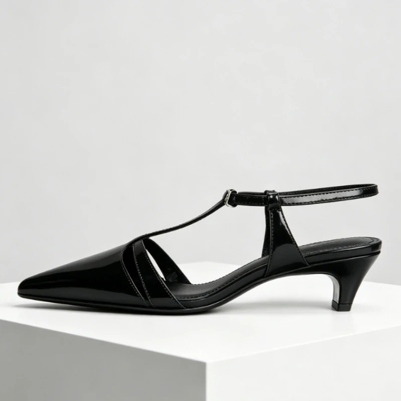 Patent Leather Kitten Heel Wom - Ankle Strap Heels recension och pris